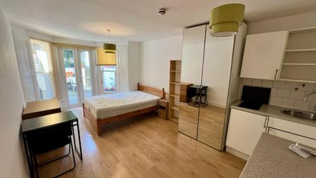 Studio to rent - Photo 2