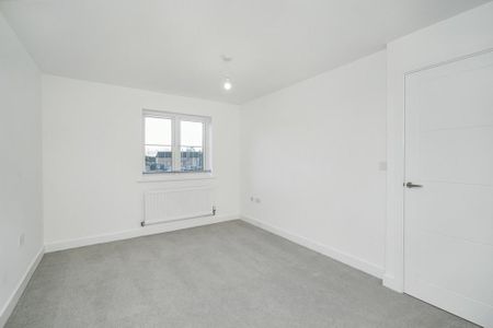 4 bedroom semi-detached house to rent - Photo 2