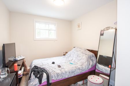 Spacious 3 Bedroom Unit off of Upper Gage!! - Photo 2