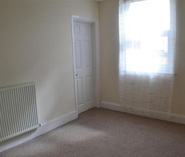 1 bedroom ground floor flat to rent - Photo 3