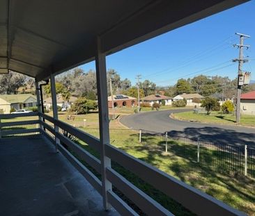 Renovated 3 Bedroom Home - Photo 4