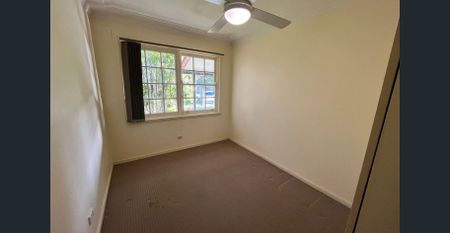 GREAT SIZE FAMILY HOME WITH POOL AND SHED ! - Photo 3