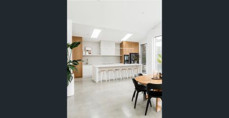 Enduring Sophistication - Photo 2