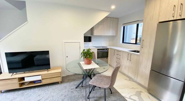 NEW BRIGHTON - MODERN SINGLE BEDROOM TOWNHOUSE - Photo 1