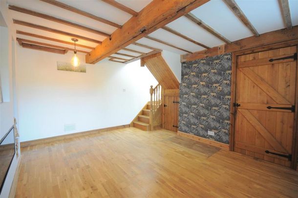 3 bedroom barn conversion to rent - Photo 1