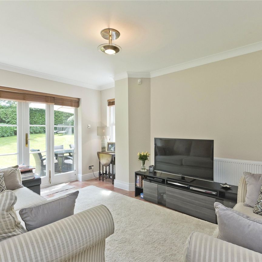 Sandringham Park, Cobham, KT11 - Photo 1