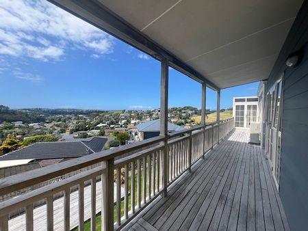 WHAT A STUNNER! - 3 BEDROOMS - FABULOUS ARKLES BAY! - Photo 3