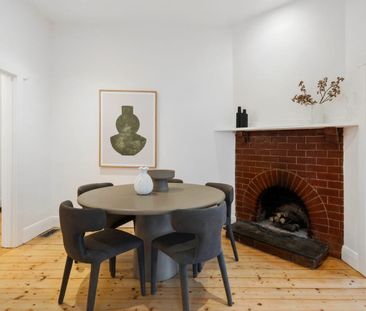 Extended Elegance in a Perfect Position - 4 bedroom family home wit... - Photo 6