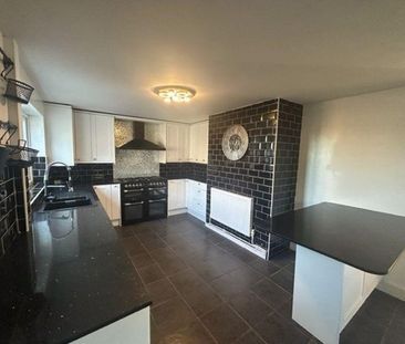 4 bedroom semi-detached house to rent - Photo 3