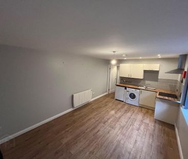 Flat 2 8, Kinnegar Drive, Holywood, BT18 9JQ - Photo 1