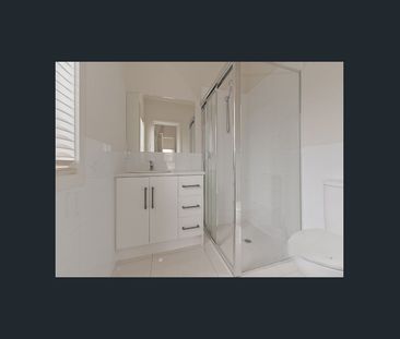 Stunning Modern Home! Walking distance to schools, shops & transport! - Photo 6