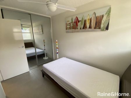 Beautifully Furnished Unit - Close to UQ! - Photo 3