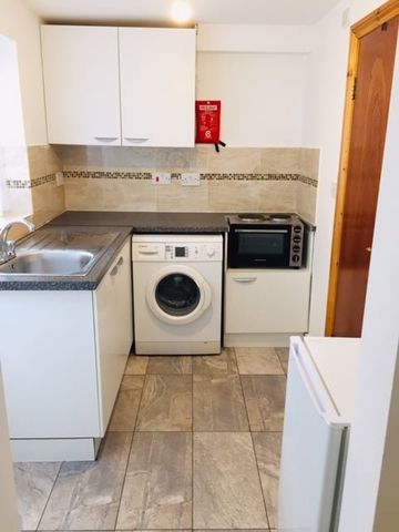 Studio Flat, Sidney Avenue, N13 - Photo 4