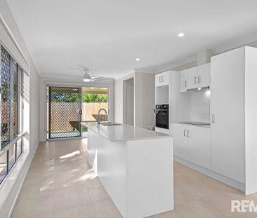 Brand New 3 bedroom townhouse with air conditioning in quiet location. - Photo 3