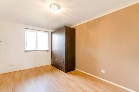 Woodfield Close, EN1, Middlesex - Photo 3