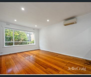 Two Bedroom Residence in Central Brunswick West location! - Photo 1