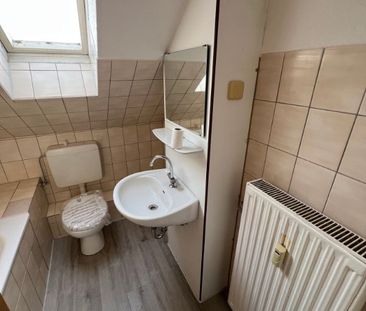 große helle Dachgeschoßwohnung - Photo 1