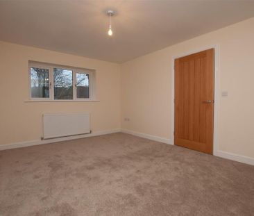 4 bedroom detached house to rent - Photo 5