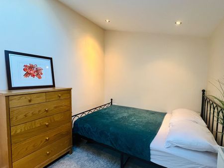 Room in a Shared House, Hedgley Mews, SE12 - Photo 3