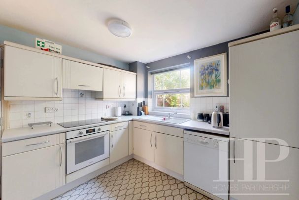 Franklin Road, Maidenbower, RH10 - Photo 1
