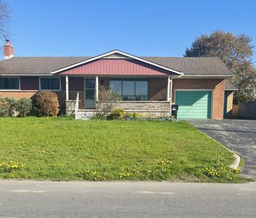 For Lease - 157 Schweitzer Street, Waterloo, Ontario - Photo 4