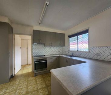 CABOOLTURE - COZY & HOMELY - Photo 6
