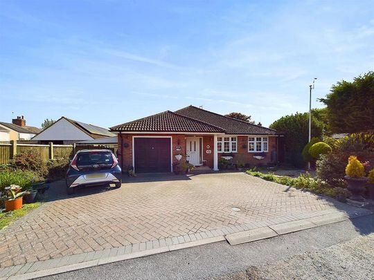 3 bedroom detached bungalow to rent - Photo 1