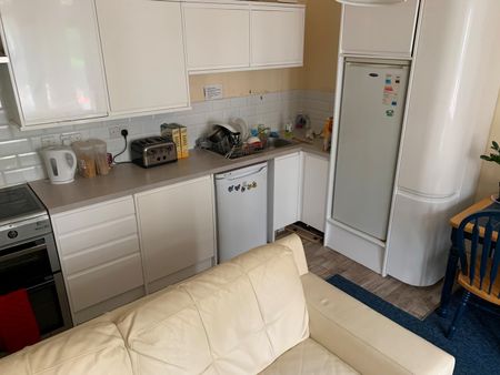 7 Bed Semi-Detached House, Islington Road, BS3 - Photo 4