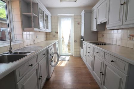 3 bedroom semi-detached house to rent - Photo 2