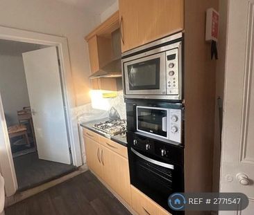 3 bedroom flat to rent - Photo 6