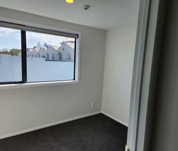 Modern 2BR Apt with Balcony in Onehunga - Photo 5