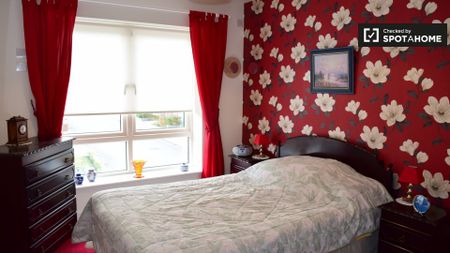 Room to rent in 4-bedroom house in Balgriffin, Dublin - Photo 2