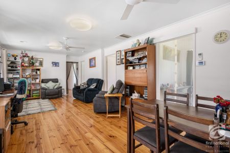 COMFORTABLE HOME IN A CONVENIENT LOCATION - Photo 4