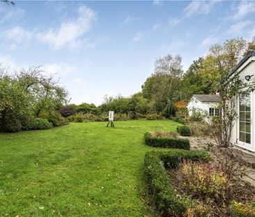 A substantial detached 7 bedroom cottage situated within the Villag... - Photo 6