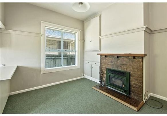 Large Character Four Bedroom Home – Ideal for Students. - Photo 1