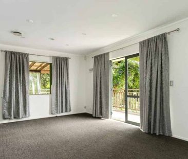Spacious Single Level Living in Convenient New Lynn - Photo 1