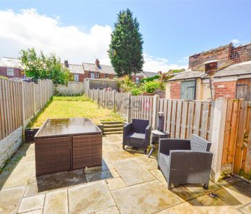 3 bedroom end of terrace house to rent - Photo 4