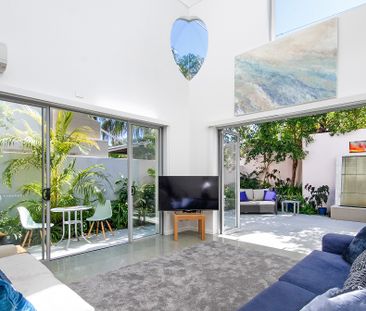 Light, Bright & Contemporary - Stylish Noosa Townhouse - Photo 3