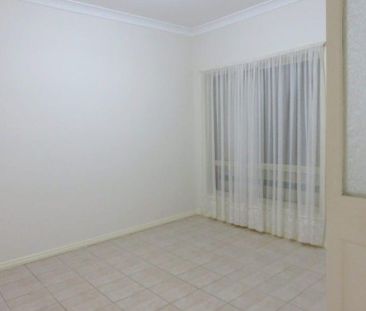 Spacious 3-Bedroom Home with Modern Amenities - Photo 2