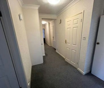 Flat to rent on - Photo 2