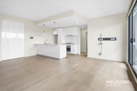 STUNNING TWO BEDROOM APARTMENT – UNFURNISHED - Photo 4