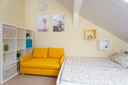 Zařízené podkrovní studio na Praze 4 ulice Čestmírova k pronájmu bez provize - Fotografie 4