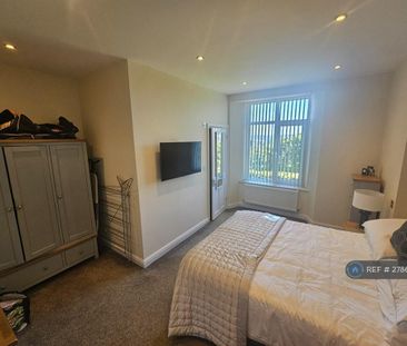 2 bedroom penthouse to rent - Photo 3