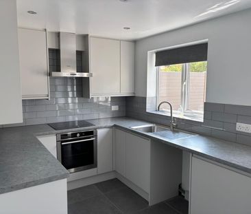 4 BED Terraced House To rent - Photo 6