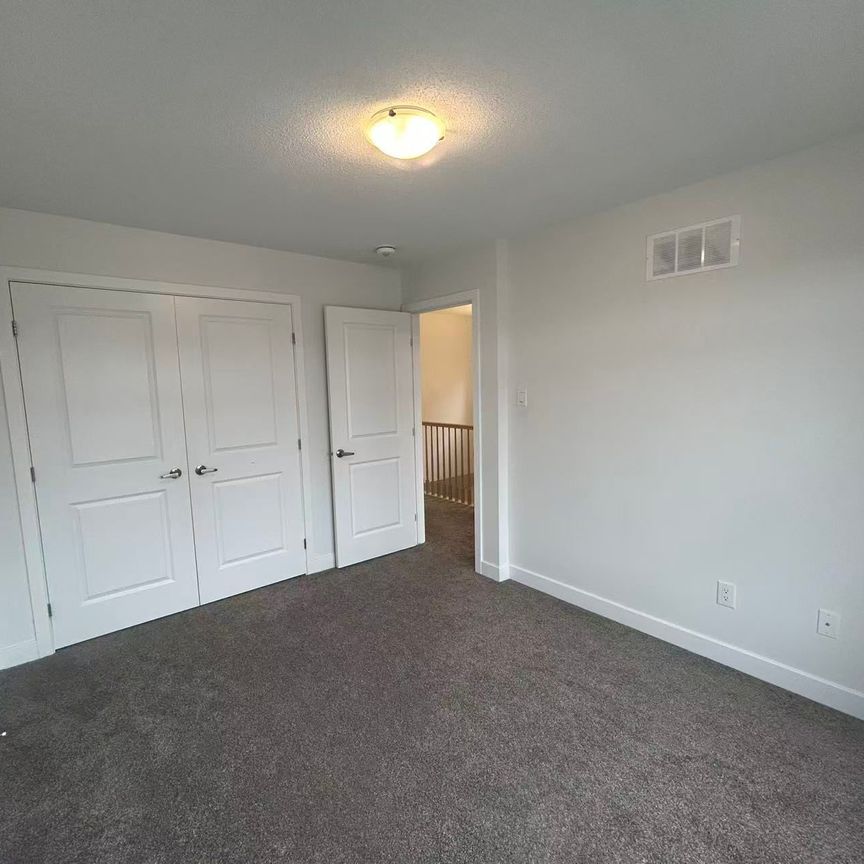 For Lease - 870 Solarium Avenue, Blossom Park - Airport and Area, Ontario - Photo 1