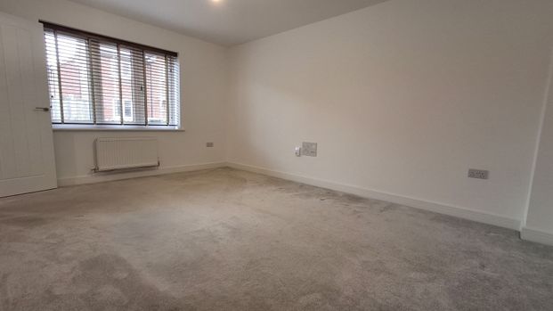 Furrow Close, Newark, Middlebeck - Photo 1