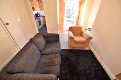 3 bedroom House in Cliffe Side Gardens, Leeds - Photo 1