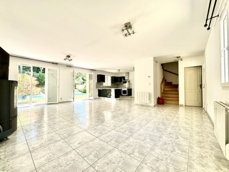 EXCLUSIVITÉ – À louer, maison familiale T5 avec piscine à Ventabren - Photo 4