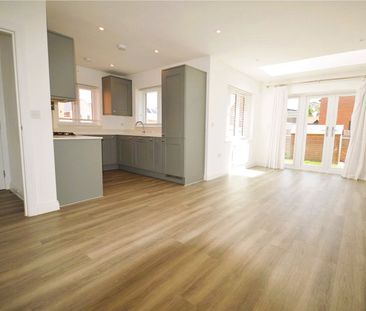 4 bedroom semi-detached house to rent - Photo 1