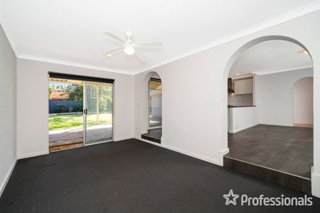 Charming 5 x 2 in sought after Greenwood! - Photo 3